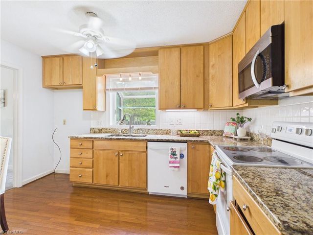 904 Fairidge Drive, Jamestown, NC 27282