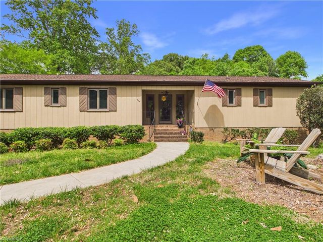 904 Fairidge Drive, Jamestown, NC 27282