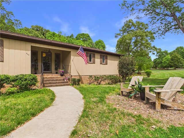 904 Fairidge Drive, Jamestown, NC 27282