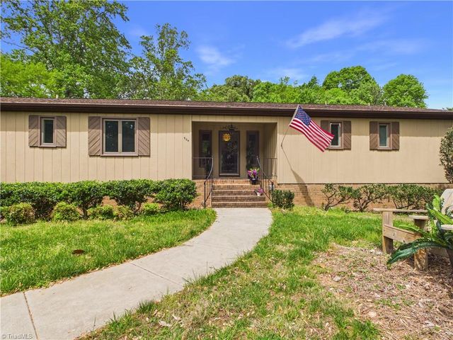 904 Fairidge Drive, Jamestown, NC 27282