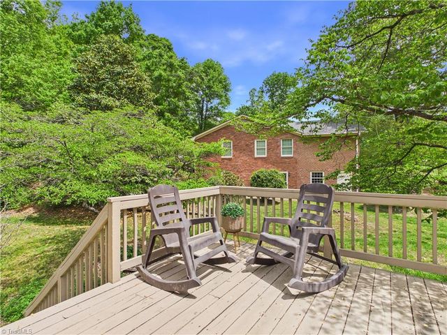 904 Fairidge Drive, Jamestown, NC 27282