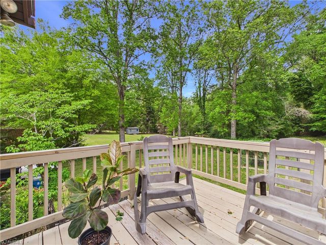 904 Fairidge Drive, Jamestown, NC 27282
