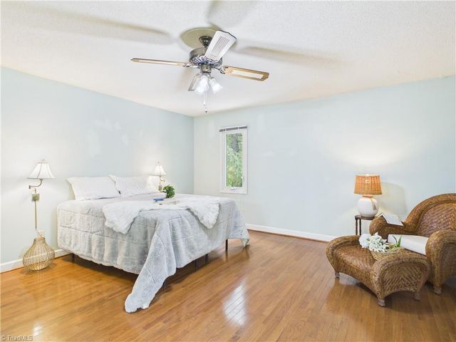 904 Fairidge Drive, Jamestown, NC 27282