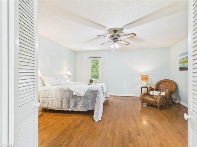 904 Fairidge Drive, Jamestown, NC 27282