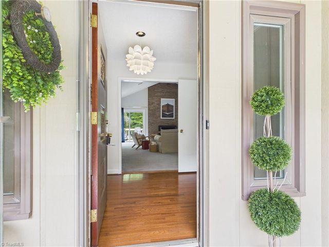 904 Fairidge Drive, Jamestown, NC 27282