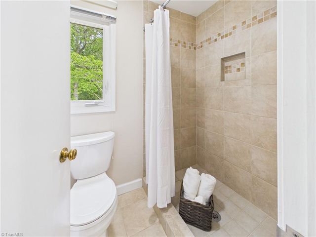 904 Fairidge Drive, Jamestown, NC 27282