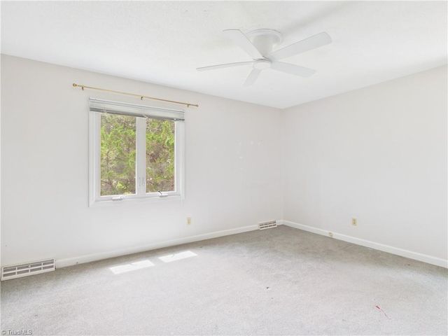 904 Fairidge Drive, Jamestown, NC 27282
