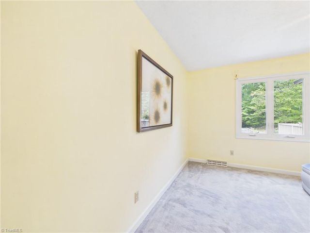 904 Fairidge Drive, Jamestown, NC 27282