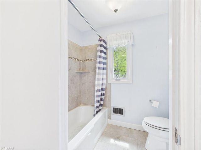 904 Fairidge Drive, Jamestown, NC 27282