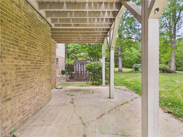 904 Fairidge Drive, Jamestown, NC 27282