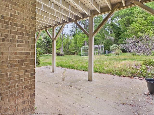 904 Fairidge Drive, Jamestown, NC 27282