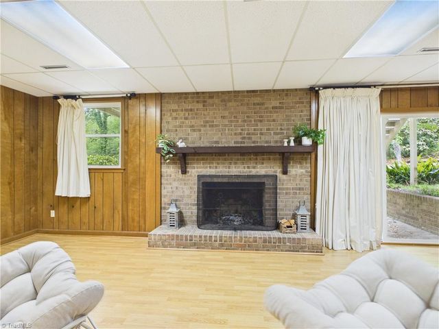 904 Fairidge Drive, Jamestown, NC 27282