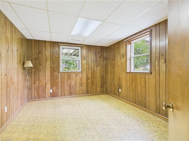 904 Fairidge Drive, Jamestown, NC 27282