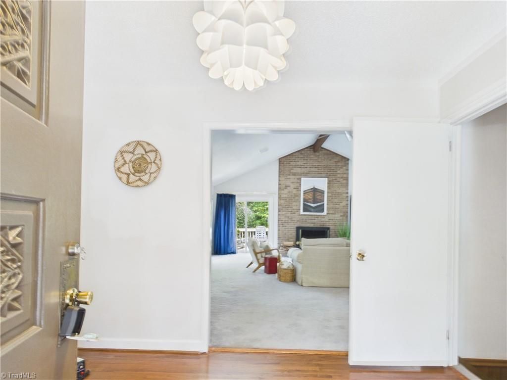 904 Fairidge Drive, Jamestown, NC 27282