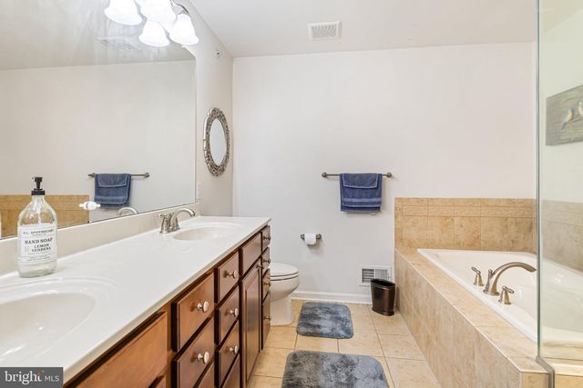 8 JAMIES CT, Warminster, PA 18974