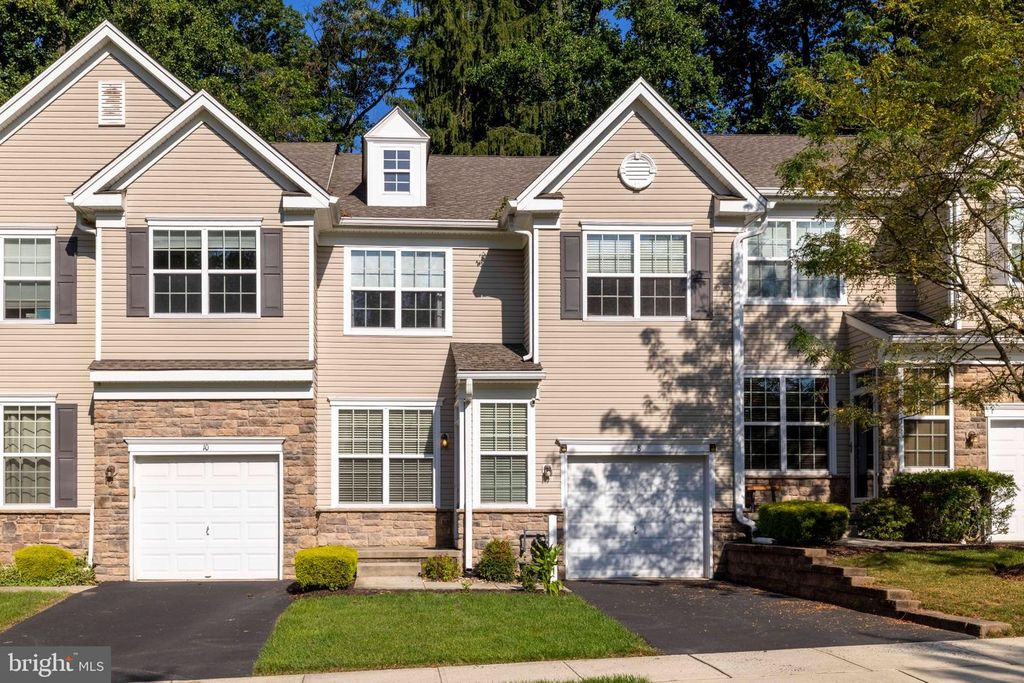 8 JAMIES CT, Warminster, PA 18974