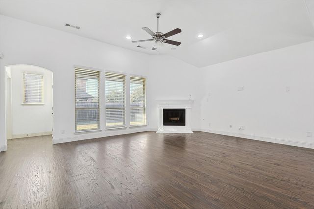 504 Warwick Boulevard, Lewisville, TX 75056