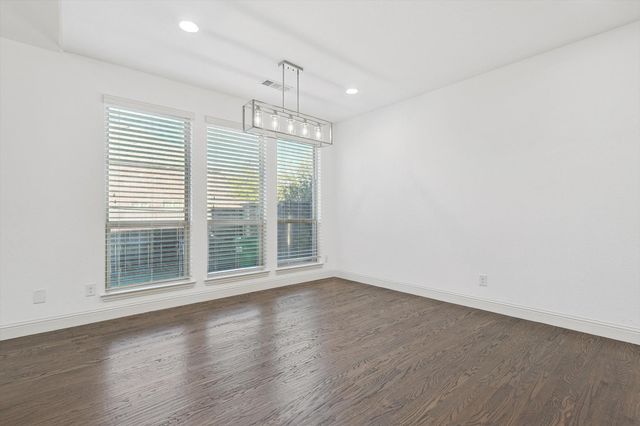 504 Warwick Boulevard, Lewisville, TX 75056