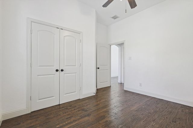 504 Warwick Boulevard, Lewisville, TX 75056