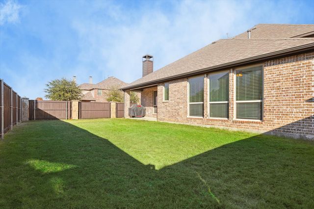 504 Warwick Boulevard, Lewisville, TX 75056