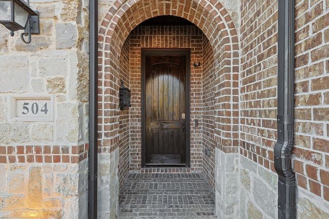 504 Warwick Boulevard, Lewisville, TX 75056