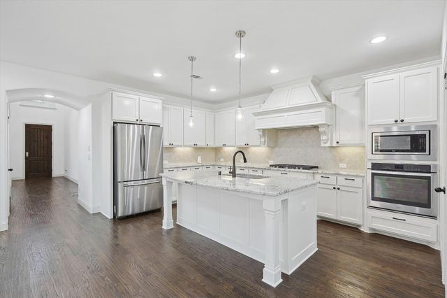 504 Warwick Boulevard, Lewisville, TX 75056