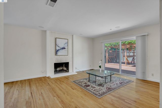 2090 Coolidge Dr, Santa Clara, CA 95051