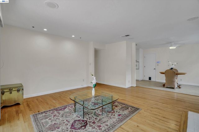 2090 Coolidge Dr, Santa Clara, CA 95051