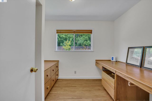2090 Coolidge Dr, Santa Clara, CA 95051
