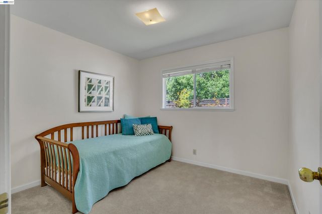 2090 Coolidge Dr, Santa Clara, CA 95051