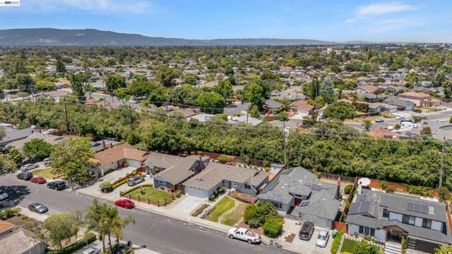 2090 Coolidge Dr, Santa Clara, CA 95051
