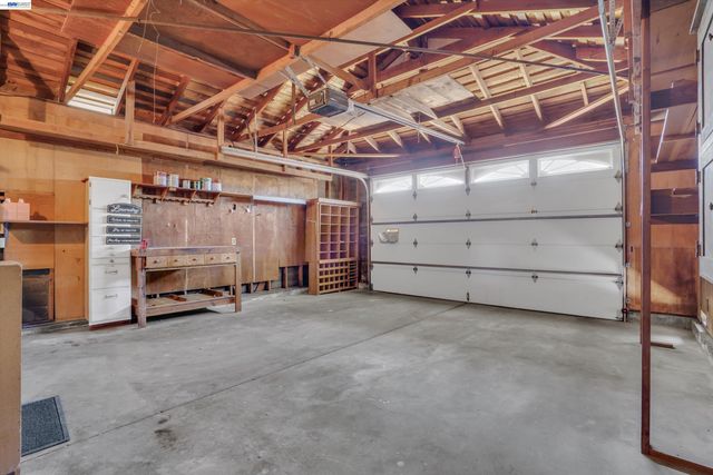 2090 Coolidge Dr, Santa Clara, CA 95051