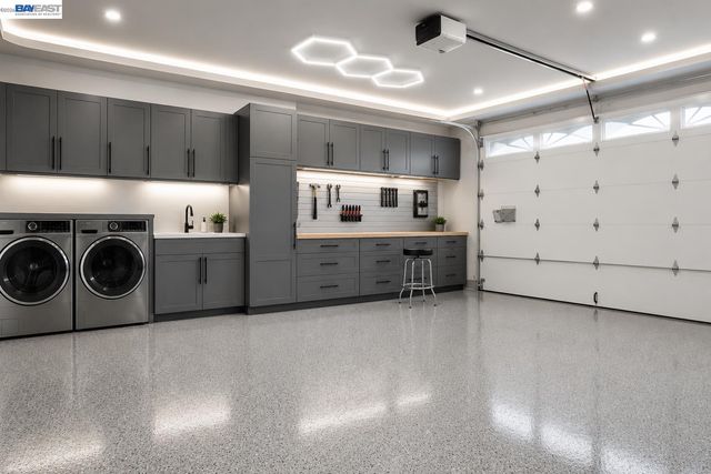 2090 Coolidge Dr, Santa Clara, CA 95051