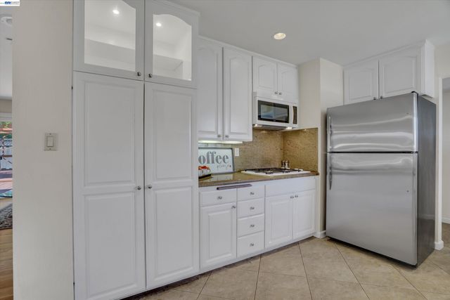 2090 Coolidge Dr, Santa Clara, CA 95051