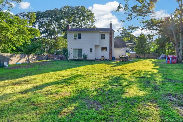 282 W End Avenue, Shirley, NY 11967