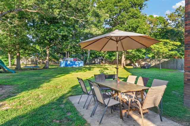 282 W End Avenue, Shirley, NY 11967