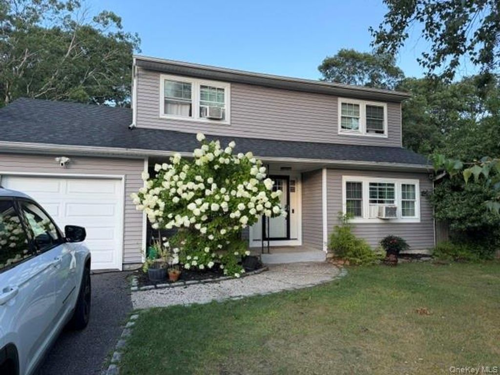 282 W End Avenue, Shirley, NY 11967