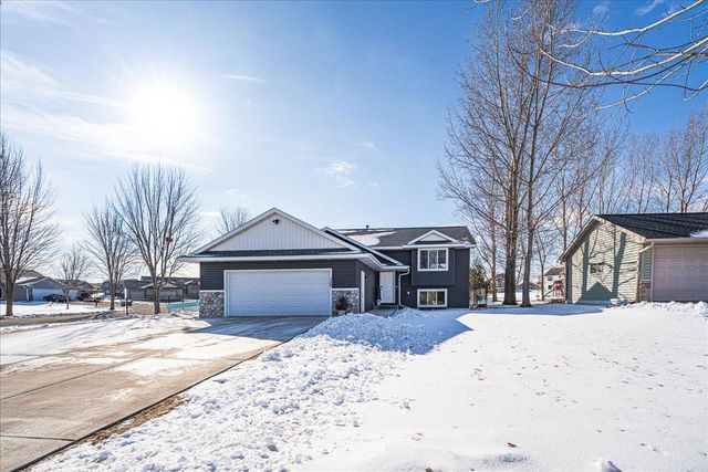 320 Bluebill Street, Baldwin, WI 54002