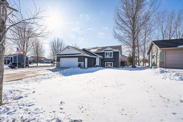 320 Bluebill Street, Baldwin, WI 54002