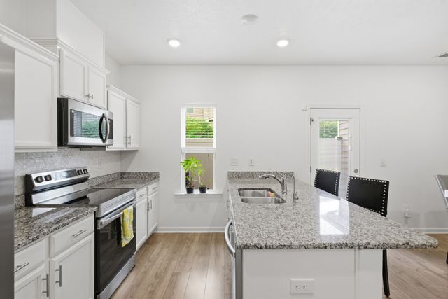 1003 Bradburn Village Dr, Antioch, TN 37013