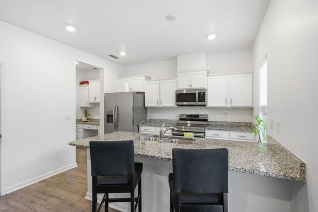 1003 Bradburn Village Dr, Antioch, TN 37013