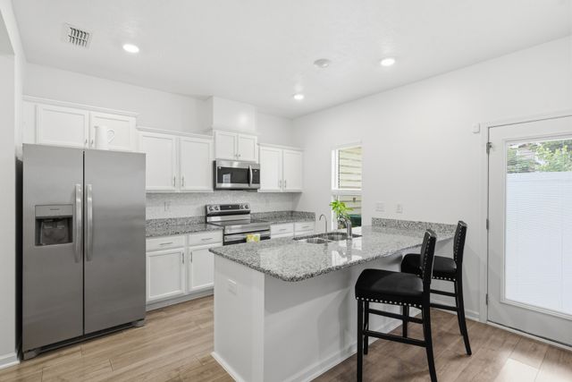 1003 Bradburn Village Dr, Antioch, TN 37013