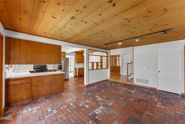 5828 Sunny Vista Avenue, Oak Park, CA 91377