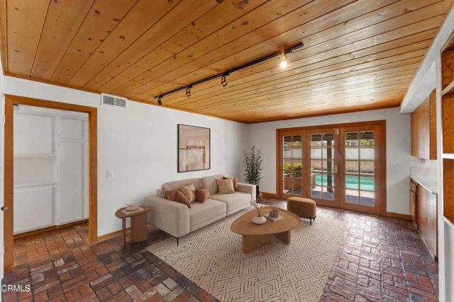 5828 Sunny Vista Avenue, Oak Park, CA 91377