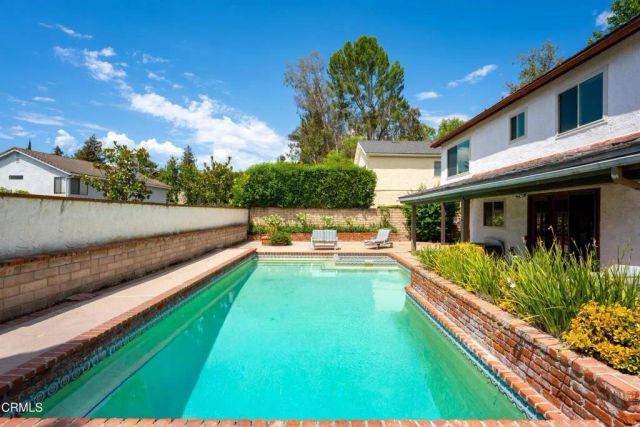 5828 Sunny Vista Avenue, Oak Park, CA 91377