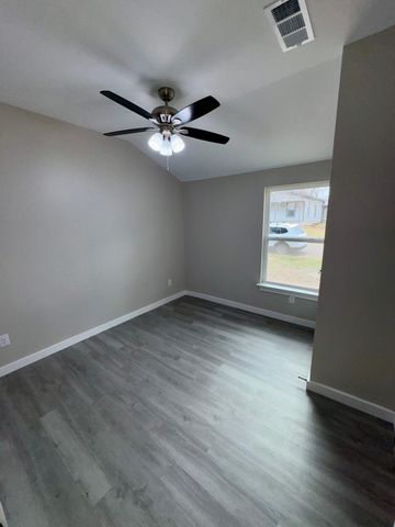 1844 W Houston Street, Paris, TX 75460