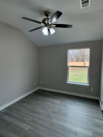 1844 W Houston Street, Paris, TX 75460