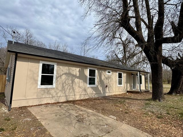 1844 W Houston Street, Paris, TX 75460