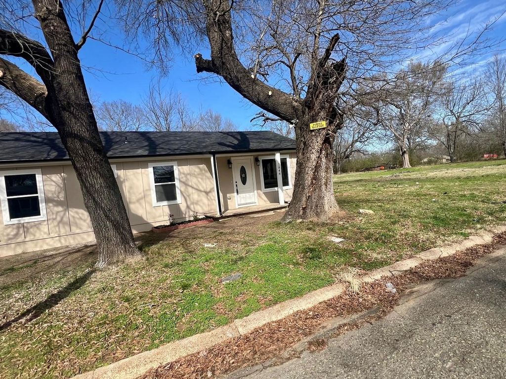 1844 W Houston Street, Paris, TX 75460