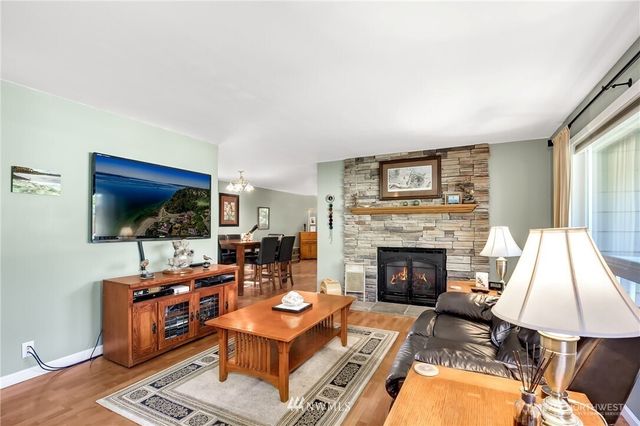 21230 38th Place W, Brier, WA 98036